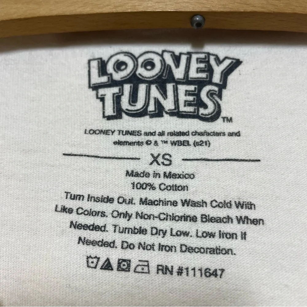 NWT Hot Topic Looney Tunes Womens XS Cropped T Shirt Lola Bugs Bunny Multicolor - Picture 6 of 6